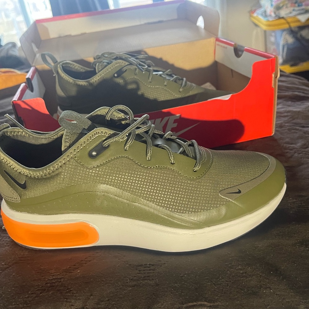 Army green women’s Nike Air max Día